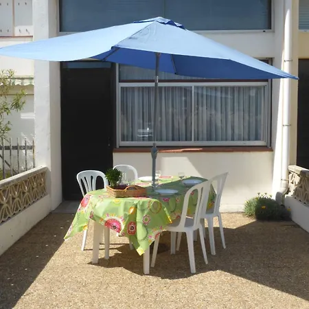 Vakantiehuis Bright Family Near The Sea